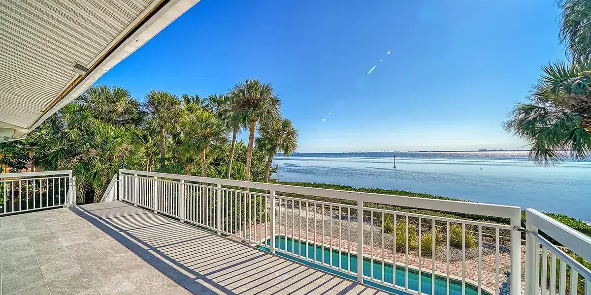 waterfront-luxury-property-43-with-a-full-sarasota-bay-view (18)