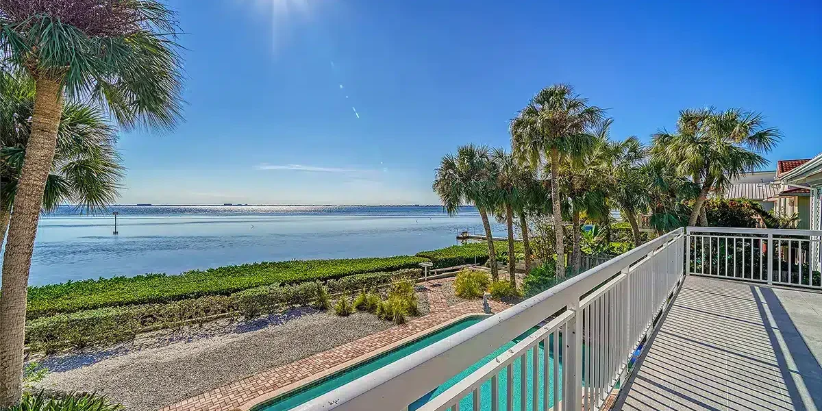 waterfront-luxury-property-43-with-a-full-sarasota-bay-view (19)
