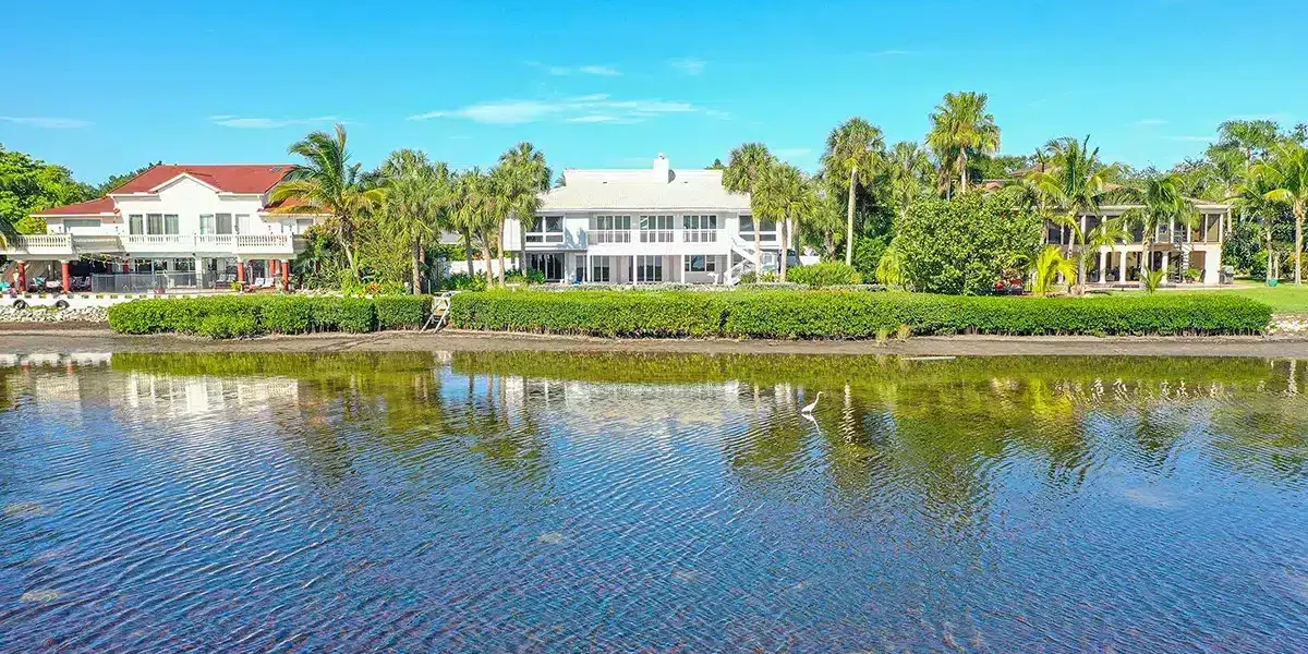 waterfront-luxury-property-43-with-a-full-sarasota-bay-view (3)