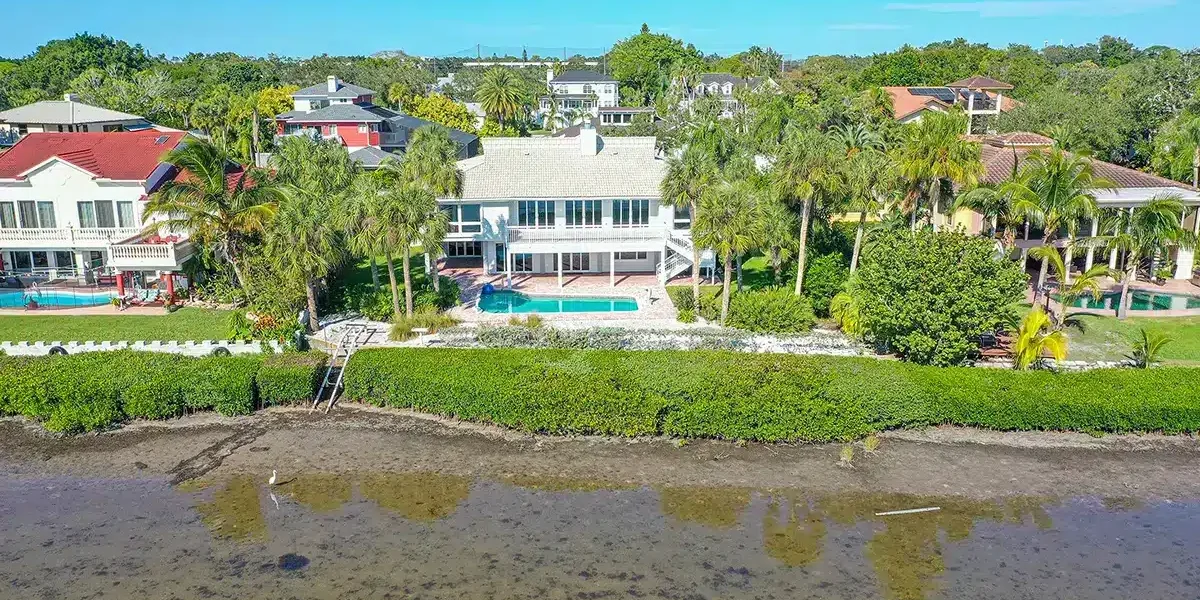 waterfront-luxury-property-43-with-a-full-sarasota-bay-view (4)