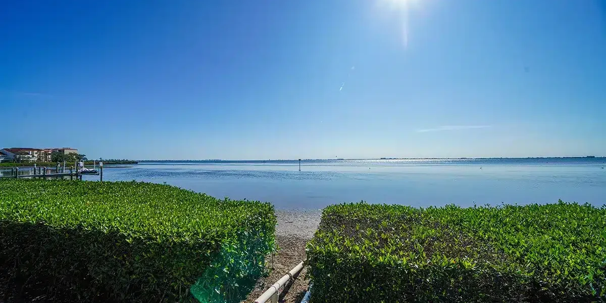 waterfront-luxury-property-43-with-a-full-sarasota-bay-view (44)